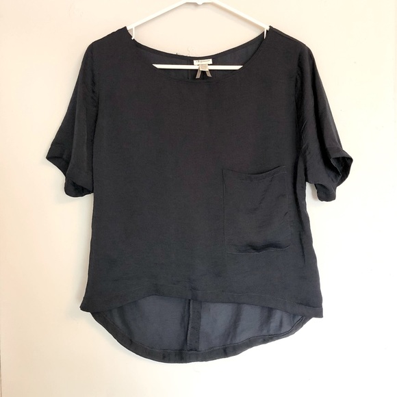 5/$20 Silk-like dressy t-shirt - Picture 5 of 7